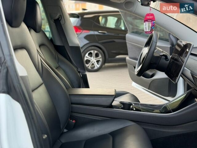 Белый Тесла Модель 3, объемом двигателя 0 л и пробегом 177 тыс. км за 12999 $, фото 20 на Automoto.ua