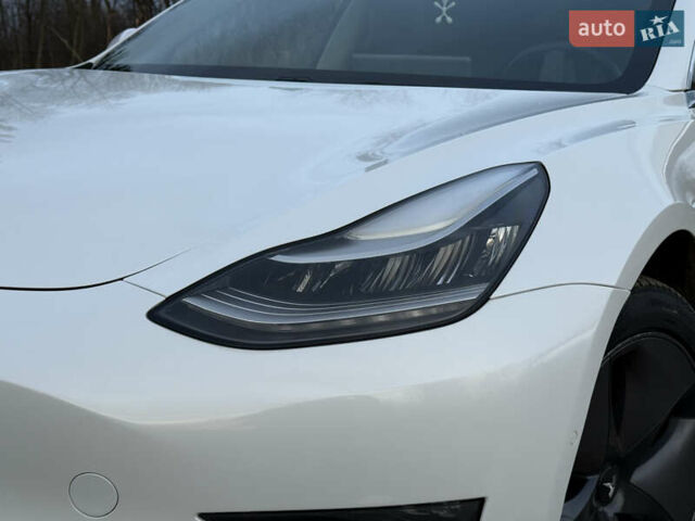 Белый Тесла Модель 3, объемом двигателя 0 л и пробегом 139 тыс. км за 17750 $, фото 16 на Automoto.ua