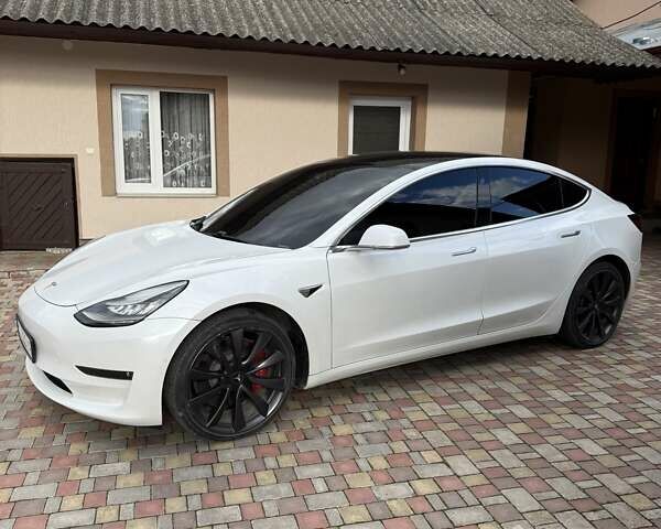 Белый Тесла Модель 3, объемом двигателя 0 л и пробегом 143 тыс. км за 18900 $, фото 4 на Automoto.ua