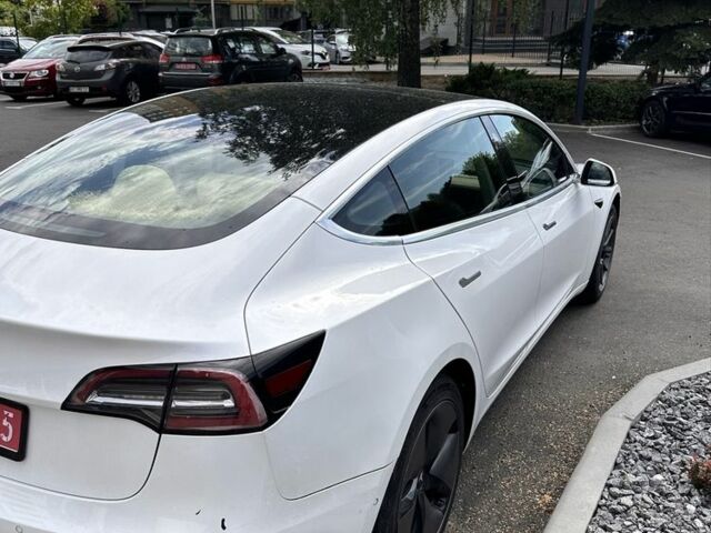 Белый Тесла Модель 3, объемом двигателя 0 л и пробегом 105 тыс. км за 356 $, фото 3 на Automoto.ua