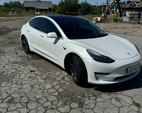 Белый Тесла Модель 3, объемом двигателя 0 л и пробегом 150 тыс. км за 14999 $, фото 2 на Automoto.ua