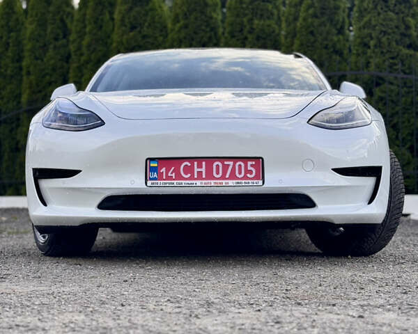 Белый Тесла Модель 3, объемом двигателя 0 л и пробегом 32 тыс. км за 22500 $, фото 22 на Automoto.ua