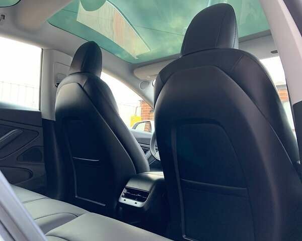 Белый Тесла Модель 3, объемом двигателя 0 л и пробегом 31 тыс. км за 32600 $, фото 33 на Automoto.ua