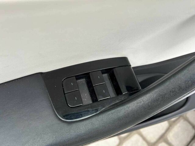 Білий Тесла Модель 3, об'ємом двигуна 0 л та пробігом 203 тис. км за 13790 $, фото 10 на Automoto.ua