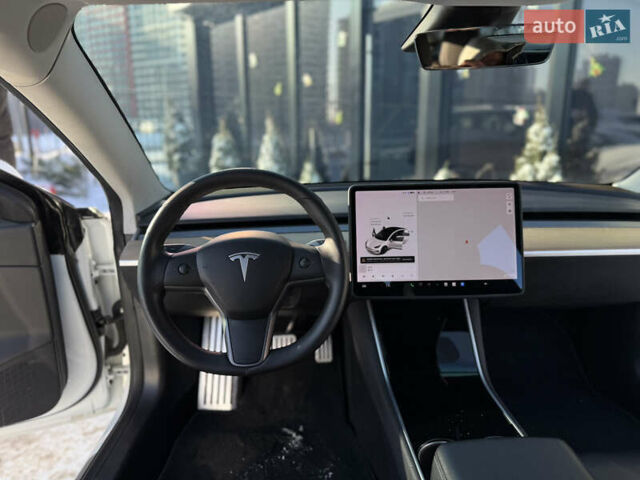 Білий Тесла Модель 3, об'ємом двигуна 0 л та пробігом 110 тис. км за 13500 $, фото 19 на Automoto.ua