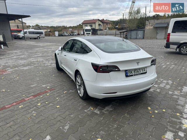 Белый Тесла Модель 3, объемом двигателя 0 л и пробегом 150 тыс. км за 15500 $, фото 4 на Automoto.ua
