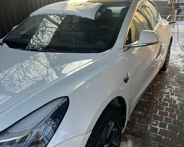 Білий Тесла Модель 3, об'ємом двигуна 0 л та пробігом 95 тис. км за 14999 $, фото 1 на Automoto.ua