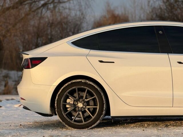 Білий Тесла Модель 3, об'ємом двигуна 0 л та пробігом 190 тис. км за 15950 $, фото 8 на Automoto.ua