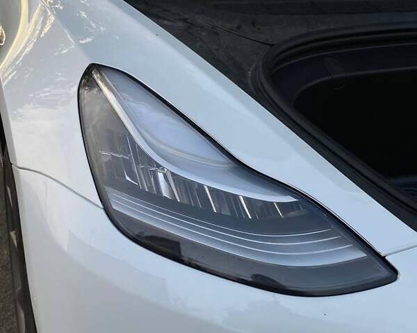 Білий Тесла Модель 3, об'ємом двигуна 0 л та пробігом 183 тис. км за 332 $, фото 1 на Automoto.ua