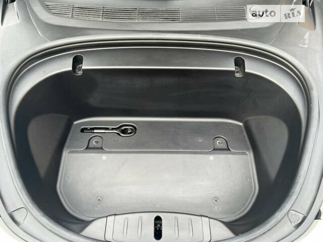 Белый Тесла Модель 3, объемом двигателя 0 л и пробегом 92 тыс. км за 20700 $, фото 14 на Automoto.ua