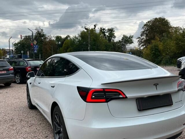 Тесла Модель 3 2019 у Остоге на Automoto.ua Білий Тесла Модель 3, об'ємом двигуна 0 л та пробігом 100 тис. км за 17999 $, фото 1 на Automoto.ua