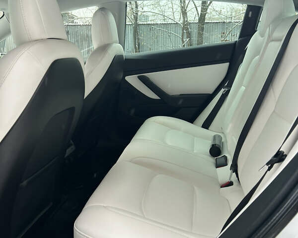 Белый Тесла Модель 3, объемом двигателя 0 л и пробегом 49 тыс. км за 17000 $, фото 11 на Automoto.ua