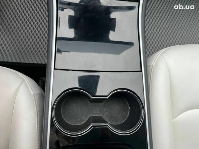 Білий Тесла Модель 3, об'ємом двигуна 0 л та пробігом 203 тис. км за 12000 $, фото 29 на Automoto.ua