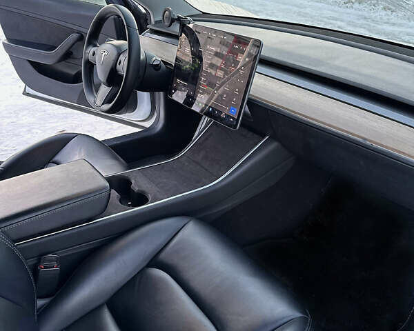 Білий Тесла Модель 3, об'ємом двигуна 0 л та пробігом 80 тис. км за 19000 $, фото 11 на Automoto.ua