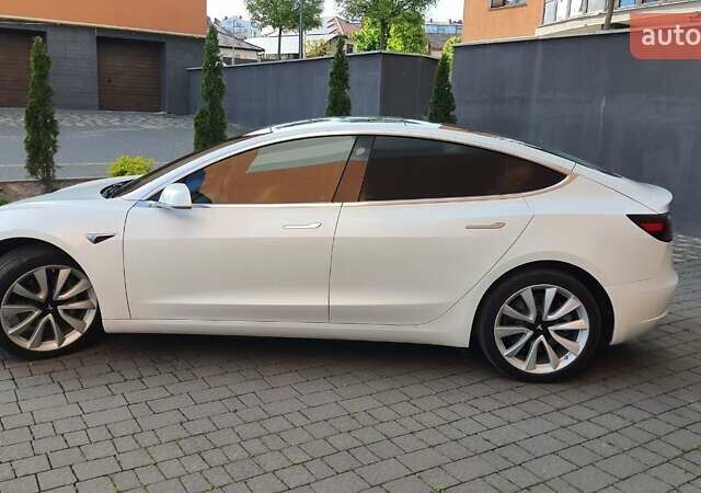 Белый Тесла Модель 3, объемом двигателя 0 л и пробегом 74 тыс. км за 17400 $, фото 5 на Automoto.ua