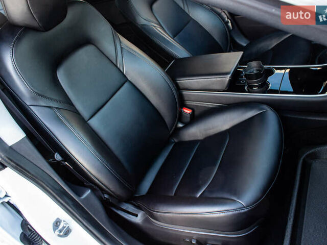 Белый Тесла Модель 3, объемом двигателя 0 л и пробегом 146 тыс. км за 17500 $, фото 39 на Automoto.ua