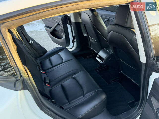 Білий Тесла Модель 3, об'ємом двигуна 0 л та пробігом 74 тис. км за 16500 $, фото 45 на Automoto.ua