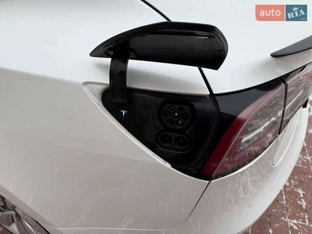 Белый Тесла Модель 3, объемом двигателя 0 л и пробегом 100 тыс. км за 22500 $, фото 36 на Automoto.ua