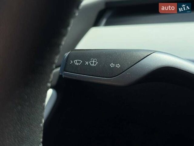 Білий Тесла Модель 3, об'ємом двигуна 0 л та пробігом 67 тис. км за 20500 $, фото 29 на Automoto.ua