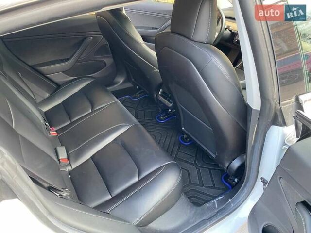 Белый Тесла Модель 3, объемом двигателя 0 л и пробегом 135 тыс. км за 18200 $, фото 6 на Automoto.ua