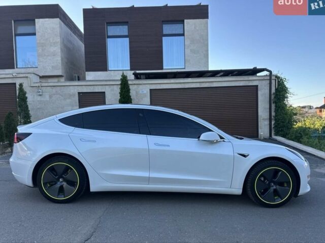 Белый Тесла Модель 3, объемом двигателя 0 л и пробегом 113 тыс. км за 16800 $, фото 2 на Automoto.ua