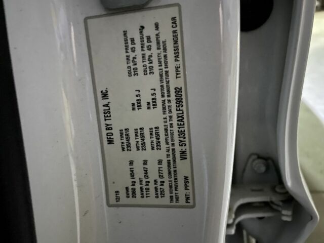 Білий Тесла Модель 3, об'ємом двигуна 0 л та пробігом 57 тис. км за 16500 $, фото 2 на Automoto.ua