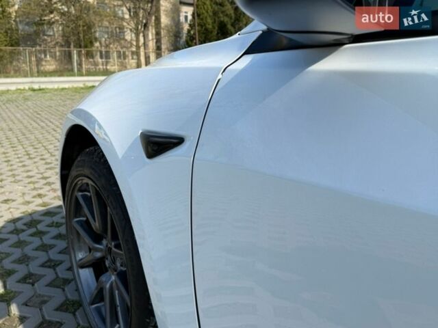 Белый Тесла Модель 3, объемом двигателя 0 л и пробегом 100 тыс. км за 13900 $, фото 28 на Automoto.ua