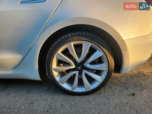 Белый Тесла Модель 3, объемом двигателя 0 л и пробегом 183 тыс. км за 15250 $, фото 18 на Automoto.ua