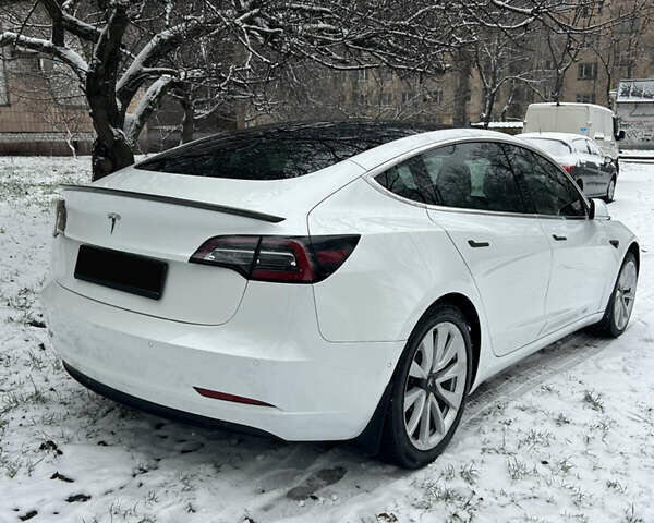 Белый Тесла Модель 3, объемом двигателя 0 л и пробегом 49 тыс. км за 17000 $, фото 4 на Automoto.ua