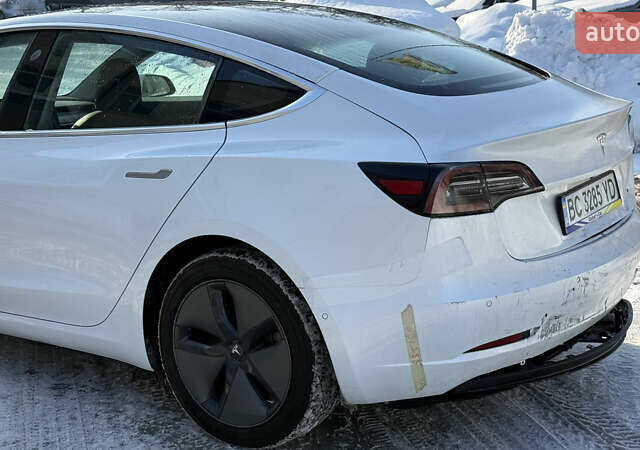 Белый Тесла Модель 3, объемом двигателя 0 л и пробегом 70 тыс. км за 13900 $, фото 5 на Automoto.ua