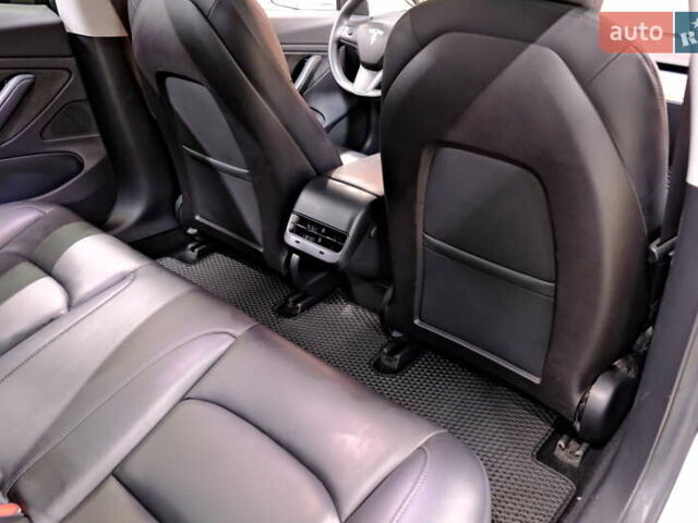 Белый Тесла Модель 3, объемом двигателя 0 л и пробегом 54 тыс. км за 15900 $, фото 40 на Automoto.ua