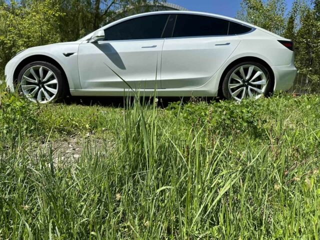 Білий Тесла Модель 3, об'ємом двигуна 0 л та пробігом 124 тис. км за 18300 $, фото 3 на Automoto.ua