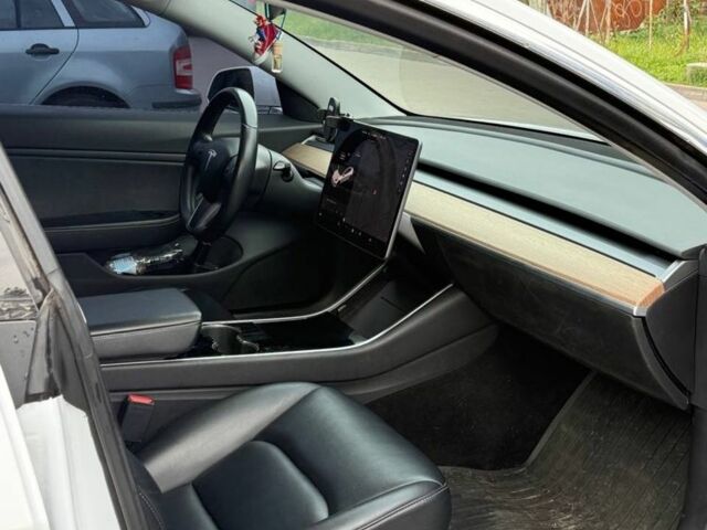 Белый Тесла Модель 3, объемом двигателя 0 л и пробегом 85 тыс. км за 14500 $, фото 8 на Automoto.ua