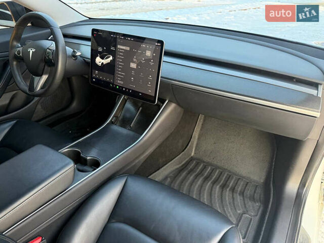 Белый Тесла Модель 3, объемом двигателя 0 л и пробегом 190 тыс. км за 15950 $, фото 33 на Automoto.ua