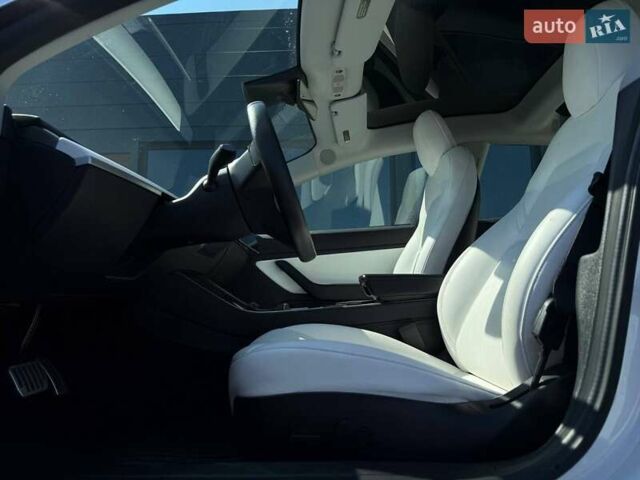 Белый Тесла Модель 3, объемом двигателя 0 л и пробегом 48 тыс. км за 20499 $, фото 17 на Automoto.ua