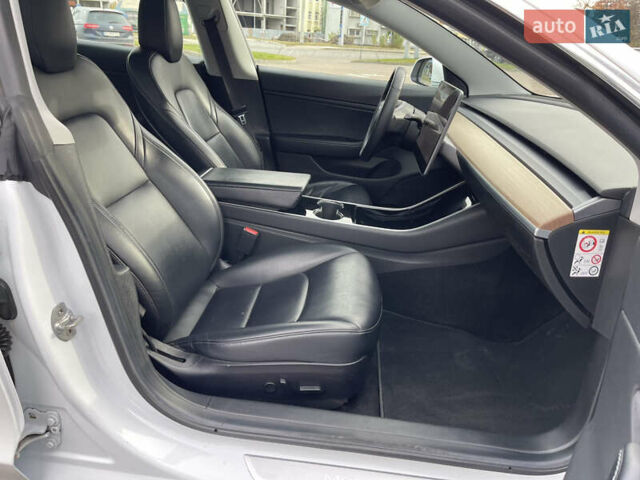 Белый Тесла Модель 3, объемом двигателя 0 л и пробегом 120 тыс. км за 17000 $, фото 47 на Automoto.ua