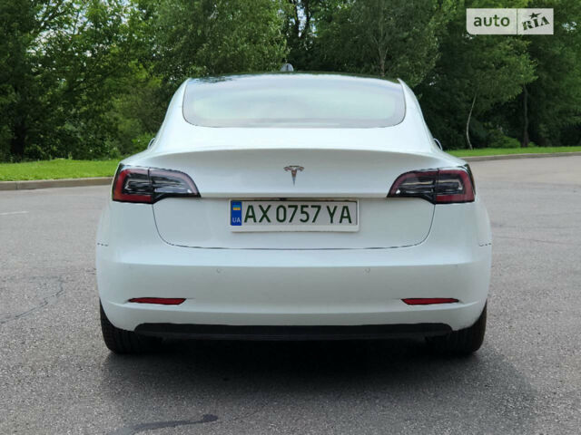 Белый Тесла Модель 3, объемом двигателя 0 л и пробегом 135 тыс. км за 16900 $, фото 5 на Automoto.ua