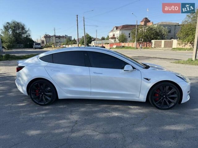 Белый Тесла Модель 3, объемом двигателя 0 л и пробегом 57 тыс. км за 21000 $, фото 63 на Automoto.ua