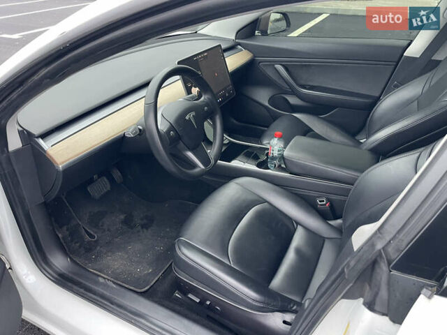 Белый Тесла Модель 3, объемом двигателя 0 л и пробегом 73 тыс. км за 17000 $, фото 21 на Automoto.ua