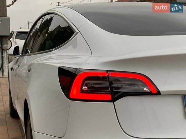 Білий Тесла Модель 3, об'ємом двигуна 0 л та пробігом 130 тис. км за 17200 $, фото 8 на Automoto.ua