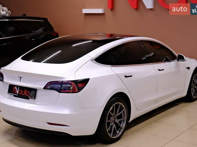 Белый Тесла Модель 3, объемом двигателя 0 л и пробегом 54 тыс. км за 15900 $, фото 14 на Automoto.ua