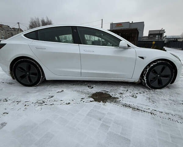 Белый Тесла Модель 3, объемом двигателя 0 л и пробегом 263 тыс. км за 14200 $, фото 8 на Automoto.ua