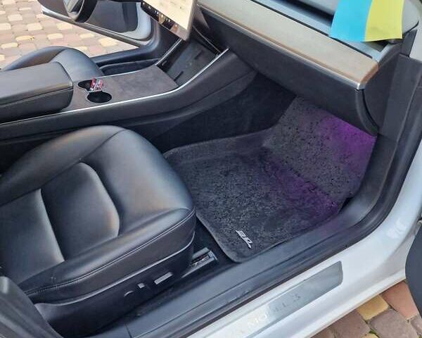 Белый Тесла Модель 3, объемом двигателя 0 л и пробегом 135 тыс. км за 20500 $, фото 16 на Automoto.ua