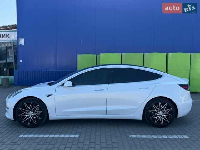 Білий Тесла Модель 3, об'ємом двигуна 0 л та пробігом 88 тис. км за 16999 $, фото 9 на Automoto.ua