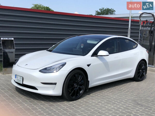 Білий Тесла Модель 3, об'ємом двигуна 0 л та пробігом 62 тис. км за 44000 $, фото 3 на Automoto.ua