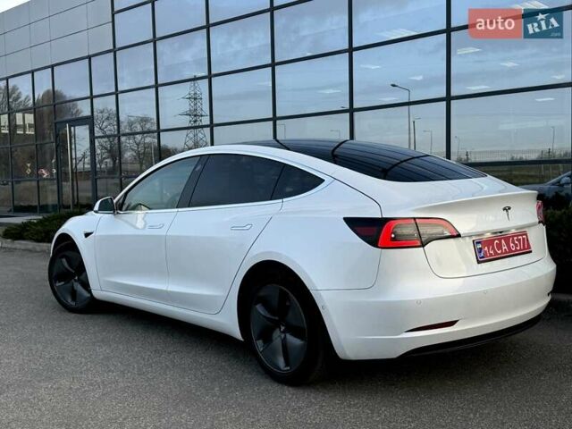 Белый Тесла Модель 3, объемом двигателя 0 л и пробегом 199 тыс. км за 16600 $, фото 2 на Automoto.ua