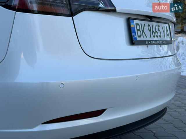 Білий Тесла Модель 3, об'ємом двигуна 0 л та пробігом 74 тис. км за 16500 $, фото 22 на Automoto.ua