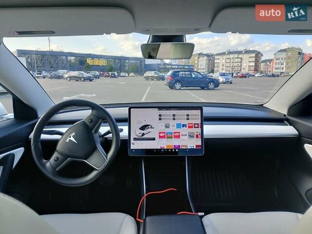 Білий Тесла Модель 3, об'ємом двигуна 0 л та пробігом 117 тис. км за 16499 $, фото 2 на Automoto.ua
