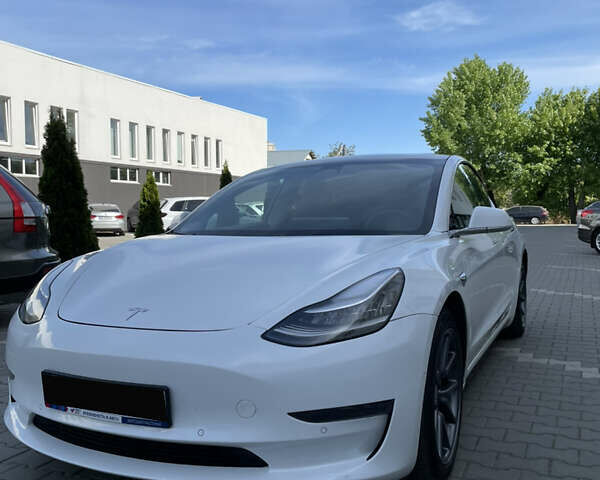 Білий Тесла Модель 3, об'ємом двигуна 0 л та пробігом 58 тис. км за 16500 $, фото 1 на Automoto.ua