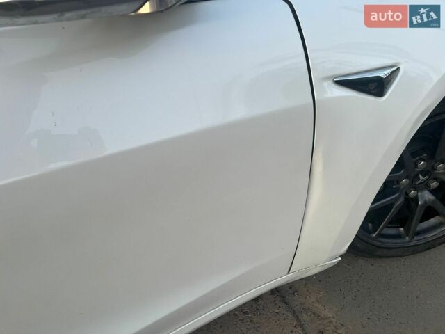 Білий Тесла Модель 3, об'ємом двигуна 0 л та пробігом 224 тис. км за 12500 $, фото 10 на Automoto.ua
